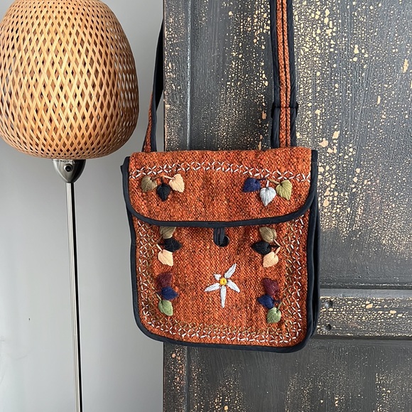 NEW 100% Wool Embroidered Crossbody Bag - Picture 1 of 10